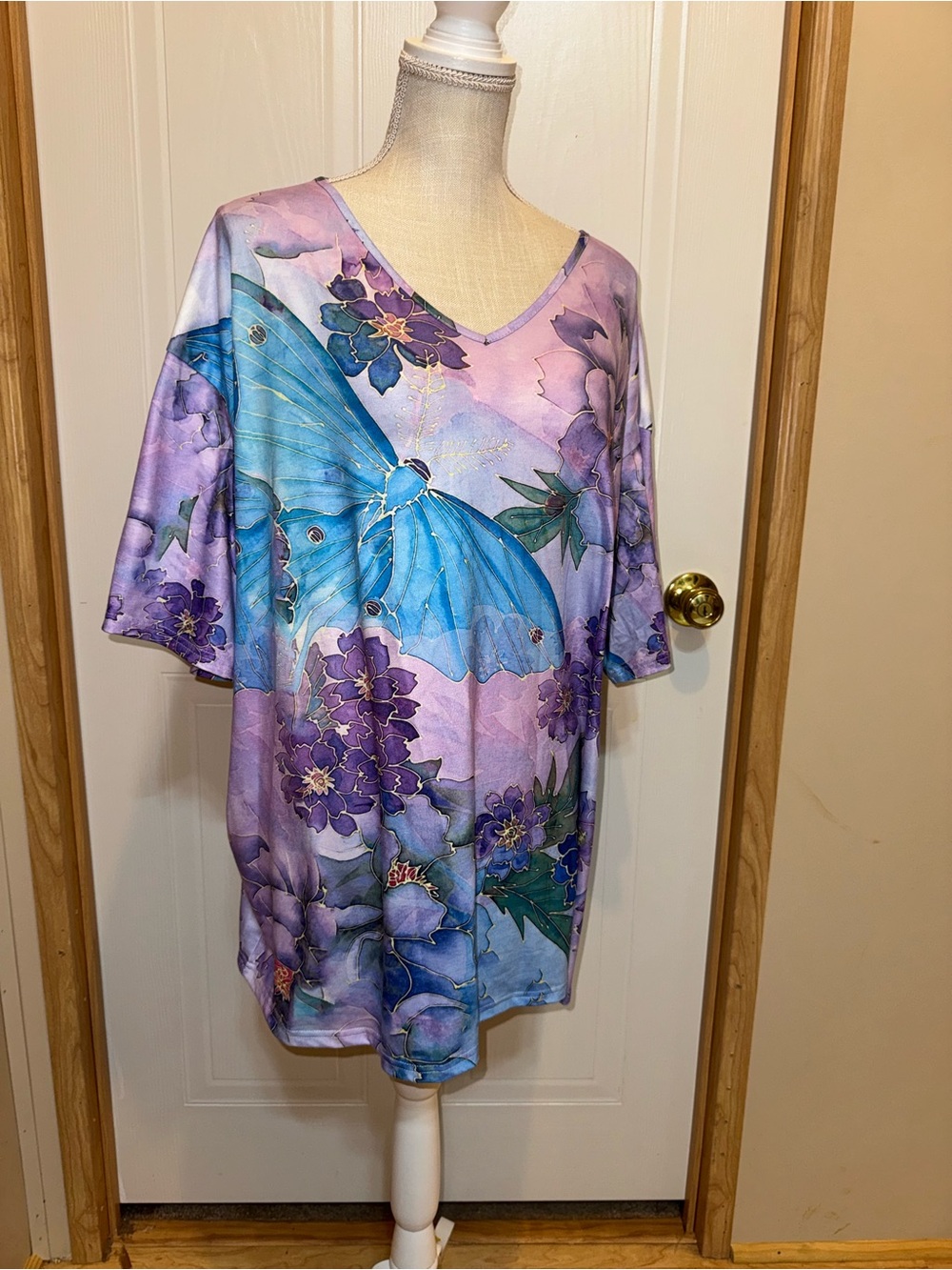 Unbranded Sz 3XL Lavender Butterfly Floral V-Neck Top VGUC 😊😊
